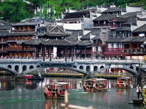 Phượng Hoàng Cổ Trấn